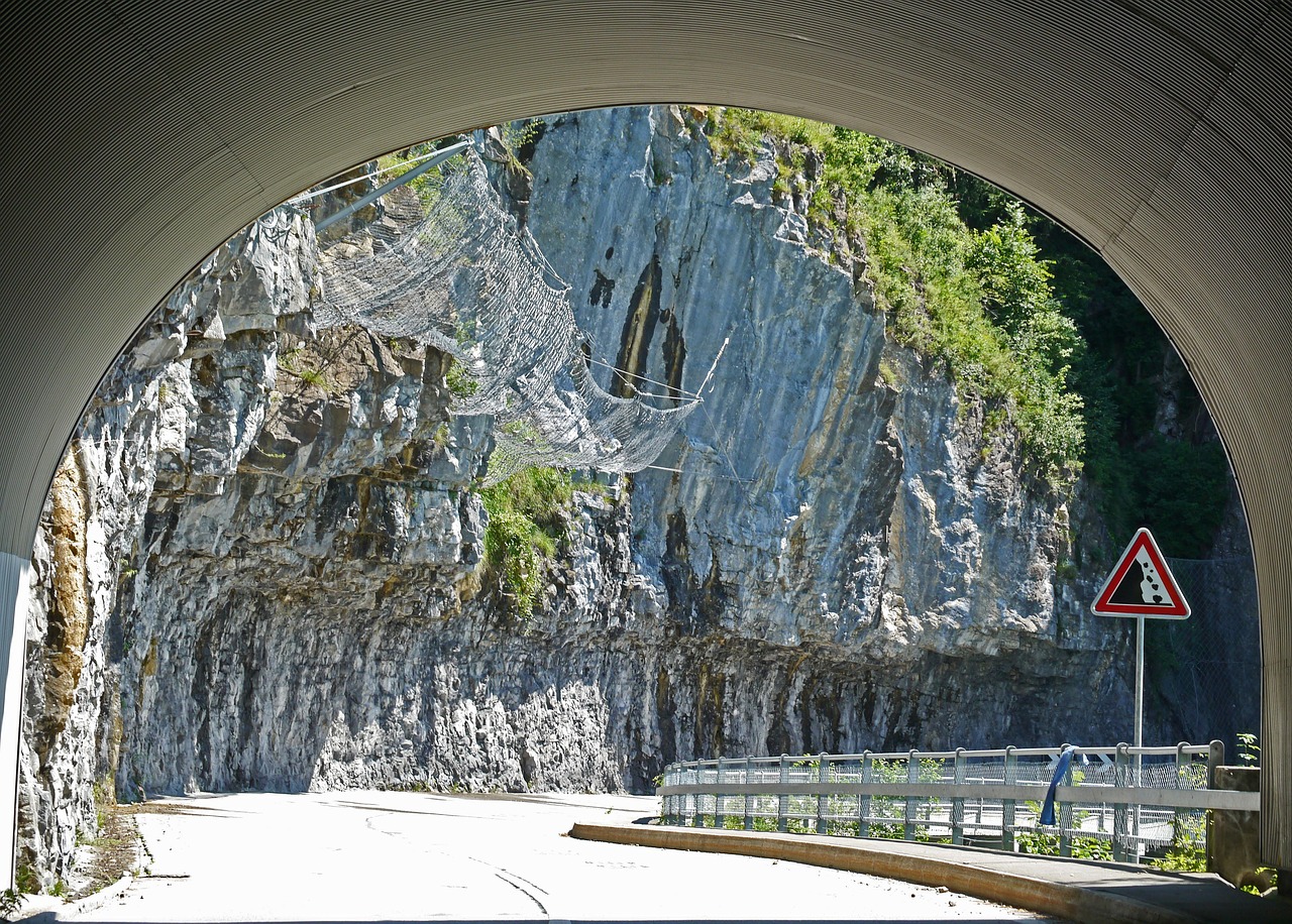 瓊州海底隧道，建設(shè)進(jìn)展、技術(shù)挑戰(zhàn)與未來(lái)展望的最新消息